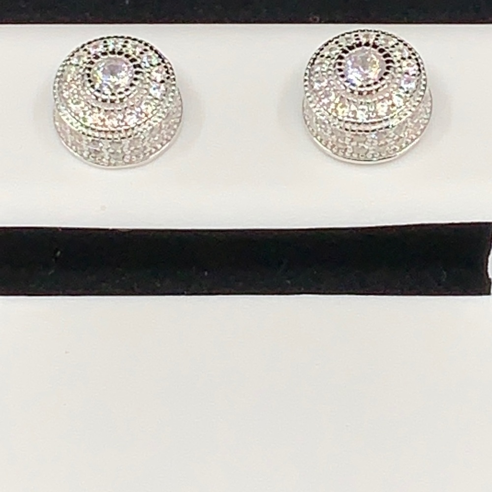 Jewelry - Picture 3 of 4